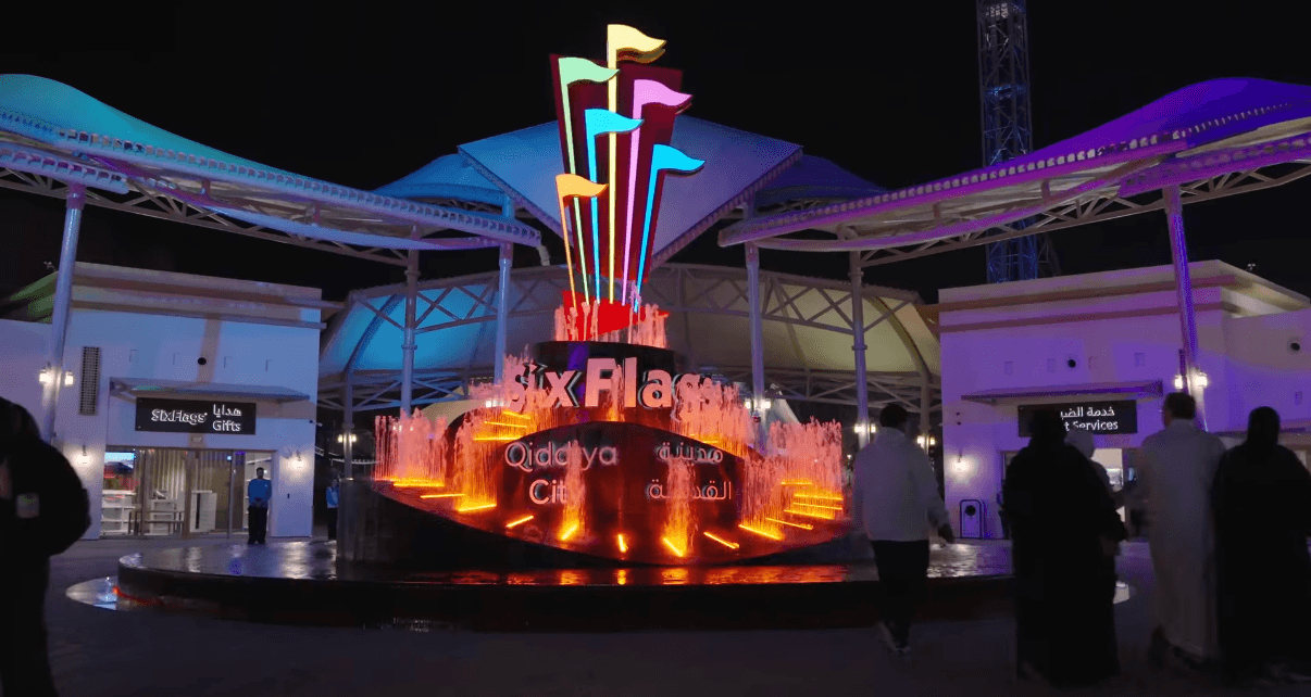 Dos noches de alojamiento en un hotel de 5 estrellas y entradas para Six Flags para cinco personas.