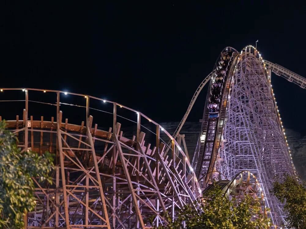 Estancia de dos noches en un hotel de 4 estrellas con entradas Six Flags Gold para cinco personas.