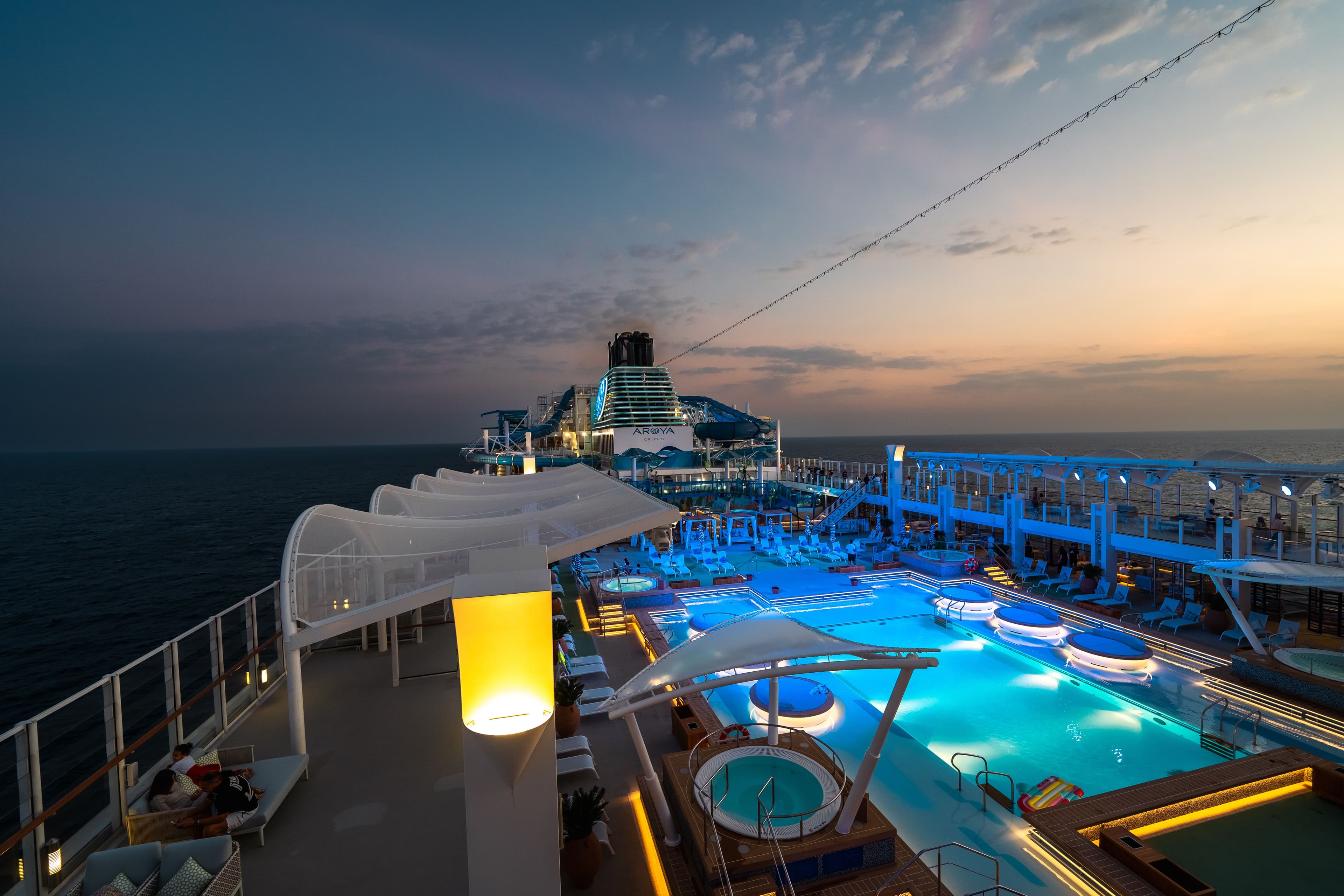 Crucero por Arroya y excursión a Jeddah Al-Balad: dos noches entre el mar y el patrimonio.