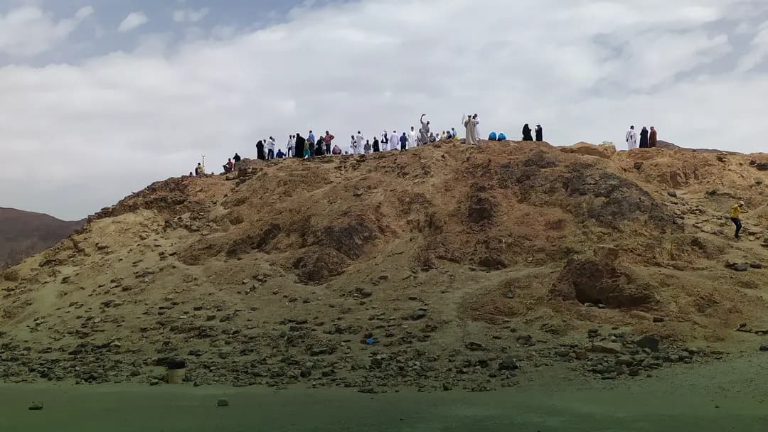 Experimentando los efectos de la Batalla de Uhud: Un viaje a través de las páginas de la biografía del Profeta.