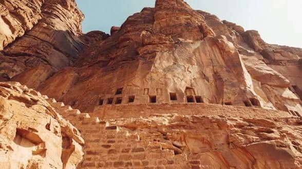 Un paquete de dos noches en Al-Ula con una excursión a Dadan y Akmah.