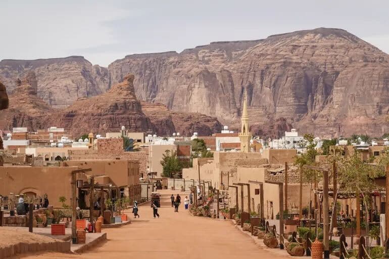 Un paquete de dos noches en Al-Ula con una excursión a Dadan y Akmah.
